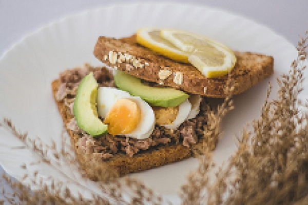 Tostadas aguacate y huevo